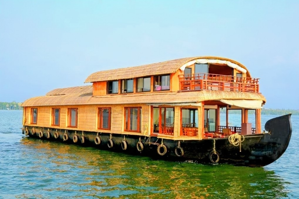 6 Bedroom Houseboat